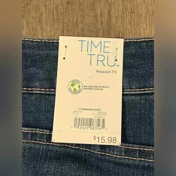 New size 6 jean shorts - Picture 10 of 10